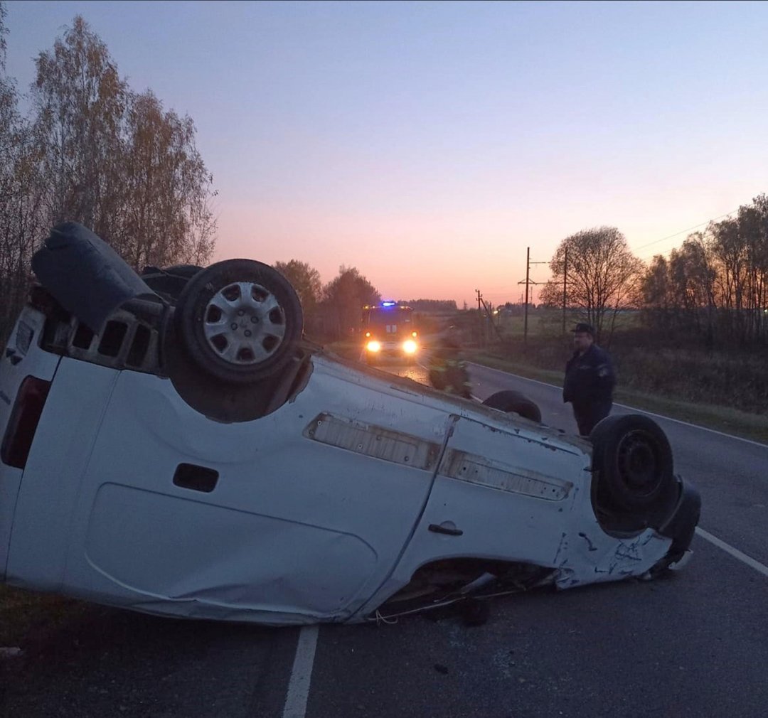 🚙 Специалисты #Мособлпожспас оказали помощь водителю легковушки, которая перевернулась на крышу 
 
🛞 Вчера работники 271-й пожарно-спасательной части выезжали на ликвидацию последствий ДТП в городском округе Ступино