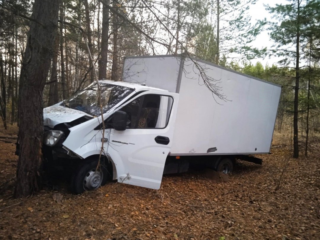 🚚 Водителю врезавшейся в дерево машины помогли специалисты #Мособлпожспас
 
❗ Вчера работники поисково-спасательного поста 334 -й пожарно-спасательной части выезжали на ликвидацию последствий дорожно-транспортного происшествия в городском округе Ступино