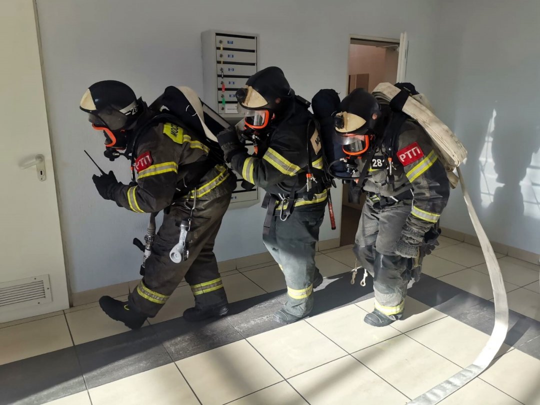 🚒 Огнеборцы провели пожарно-тактические учения в округе Ступино n n⚠ Вчера работники #Мособлпожспас совместно с сотрудниками федеральной противопожарной службы отработали действия по тушению условного пожара на предприятии по производству пищевой плёнки и упаковки