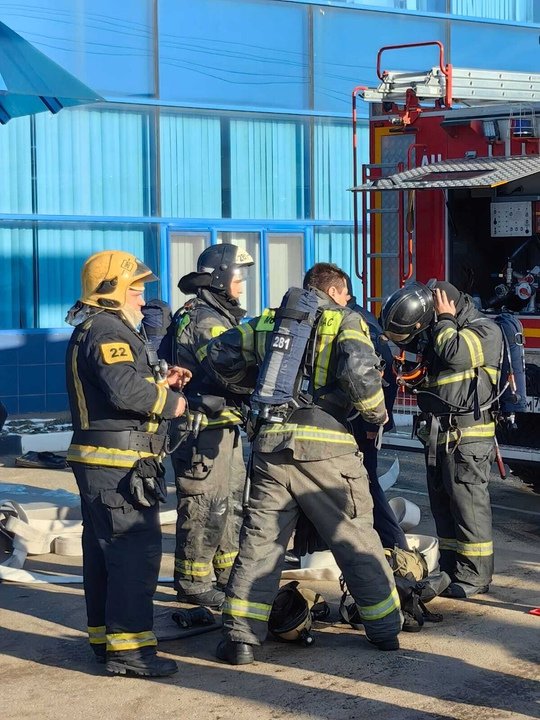 🚒 Огнеборцы провели пожарно-тактические учения в округе Ступино n n⚠ Вчера работники #Мособлпожспас совместно с сотрудниками федеральной противопожарной службы отработали действия по тушению условного пожара на предприятии по производству пищевой плёнки и упаковки